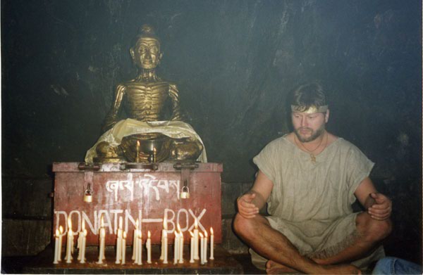 Индия, медитация с Буддой